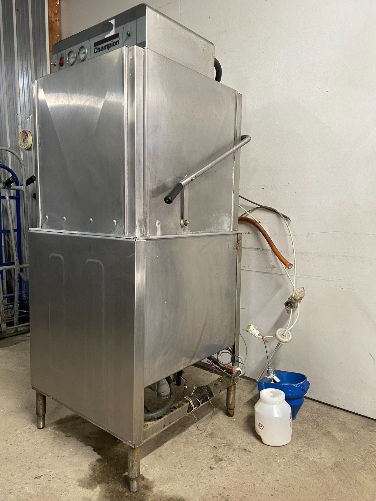 Champion DH2000 High Temp Door Type Dishwasher - Image 5