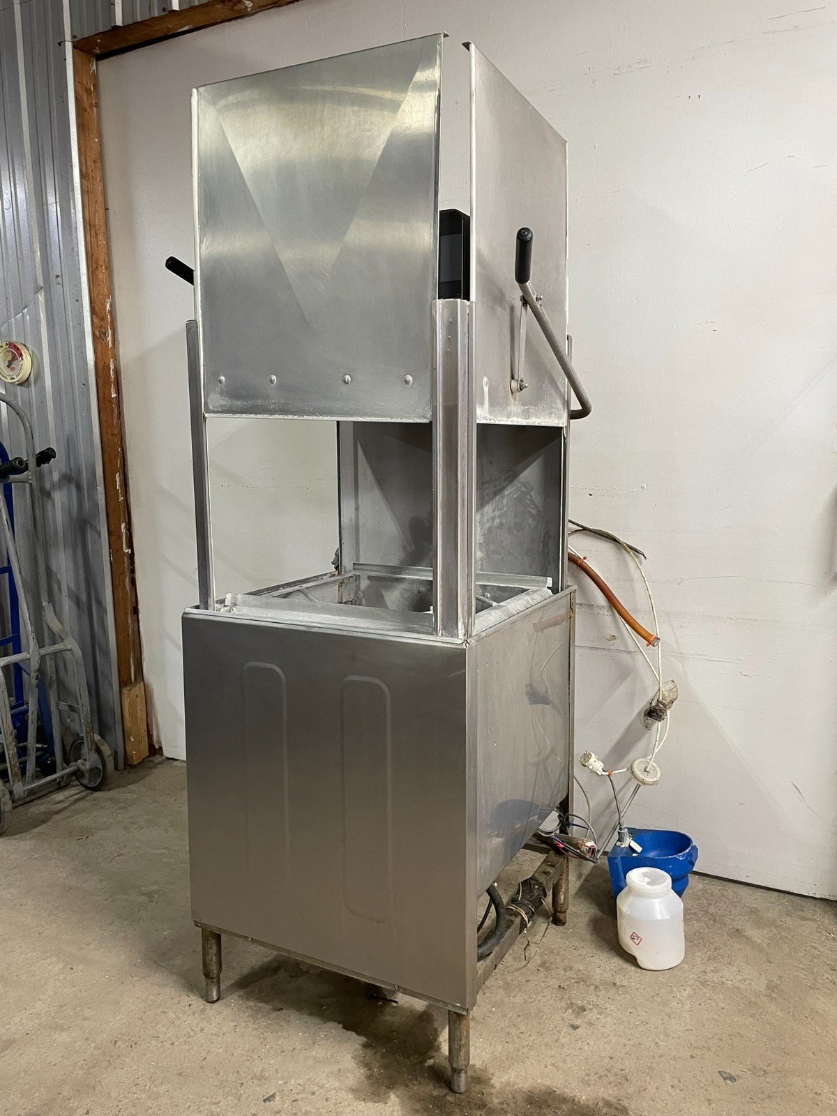 Champion DH2000 High Temp Door Type Dishwasher - Image 9