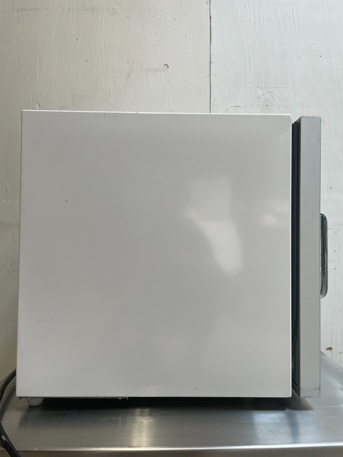 Maxx Cold MXM1-2F Countertop Glass Door Display Freezer - Image 12