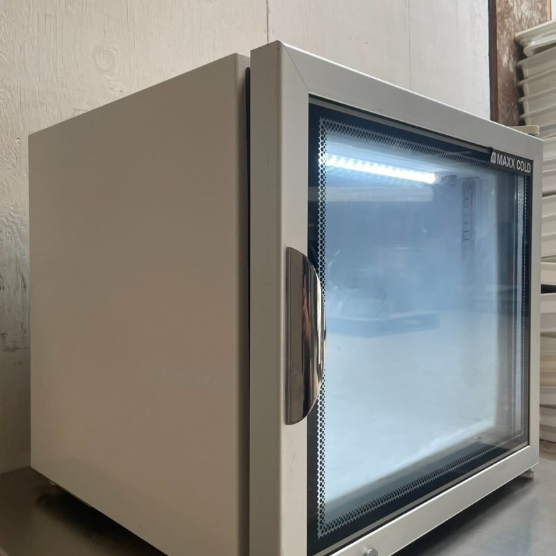 Maxx Cold MXM1-2F Countertop Glass Door Display Freezer - Image 6