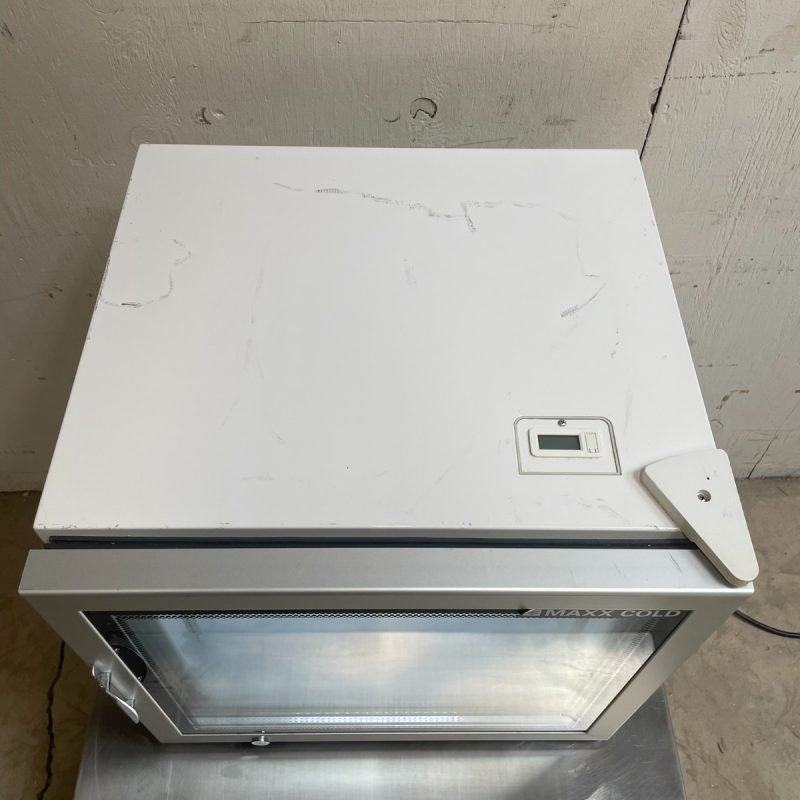 Maxx Cold MXM1-2F Countertop Glass Door Display Freezer - Image 7