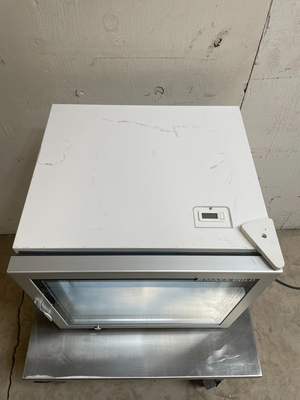 Maxx Cold MXM1-2F Countertop Glass Door Display Freezer - Image 7