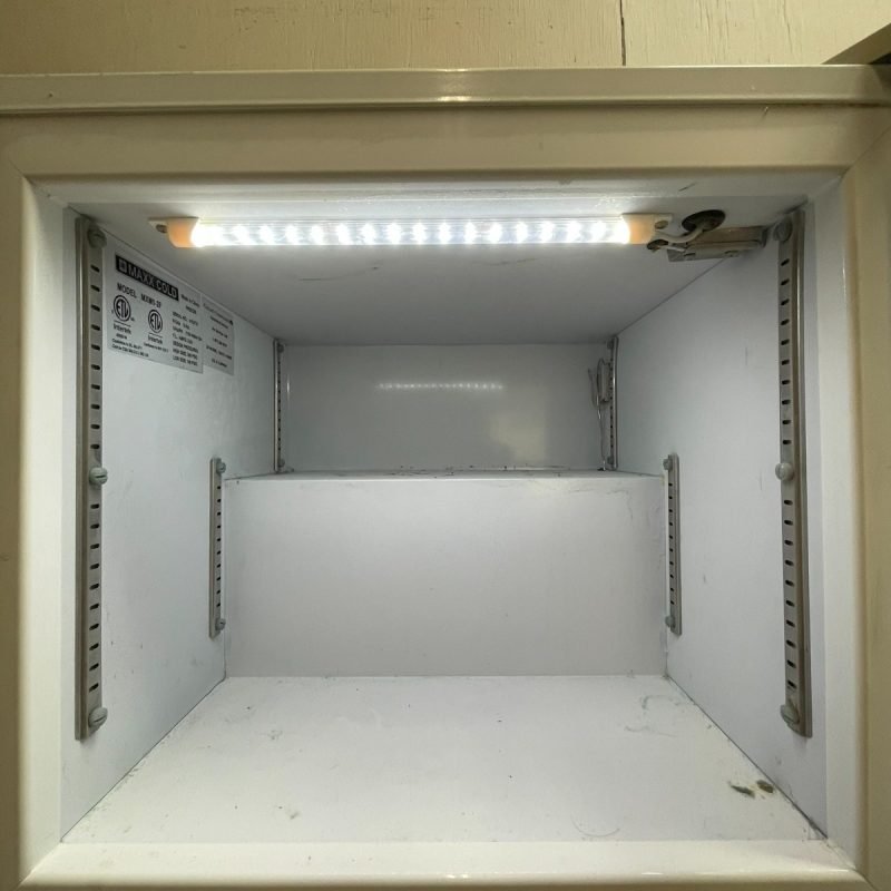 Maxx Cold MXM1-2F Countertop Glass Door Display Freezer - Image 9