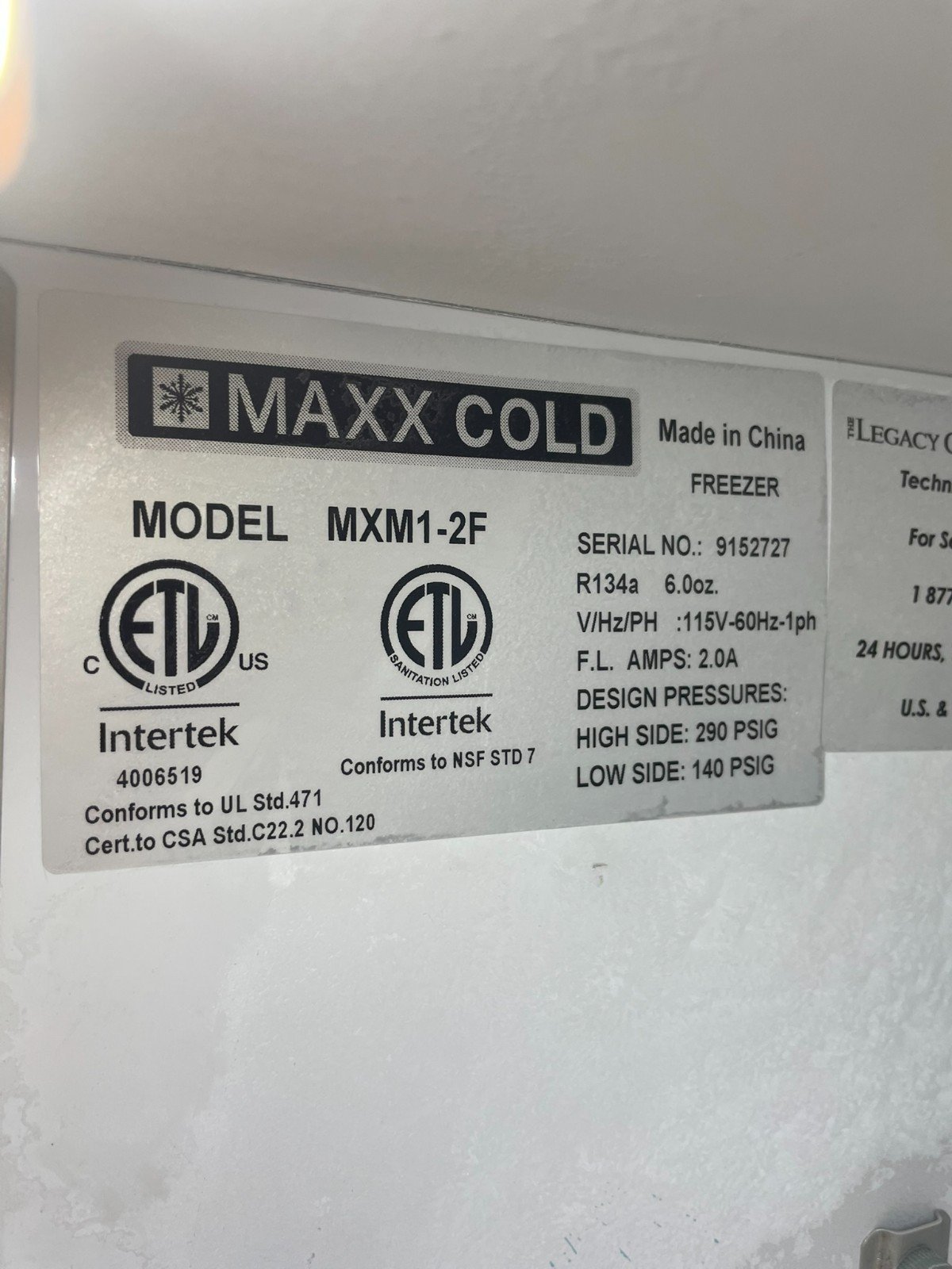 Maxx Cold MXM1-2F Countertop Glass Door Display Freezer - Image 10