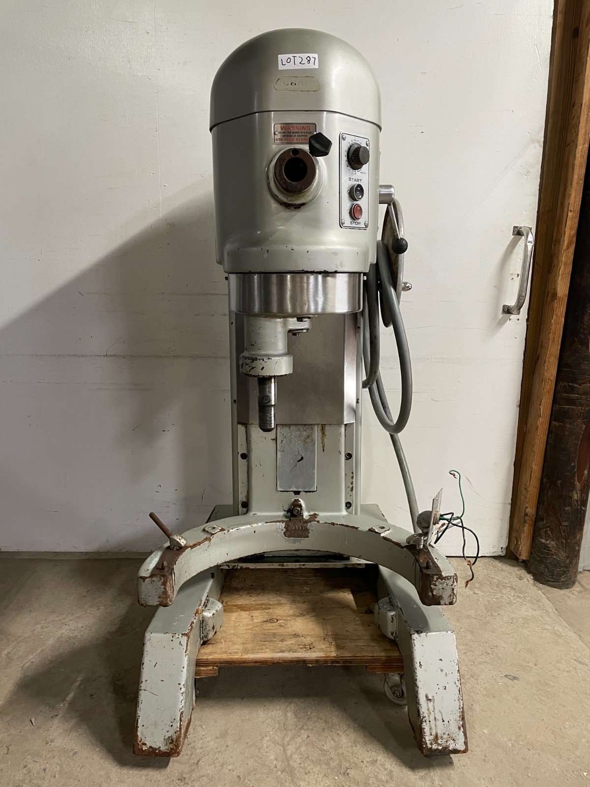 Hobart L800 80 Quart Mixer with Bowl and Attachments - Image 4