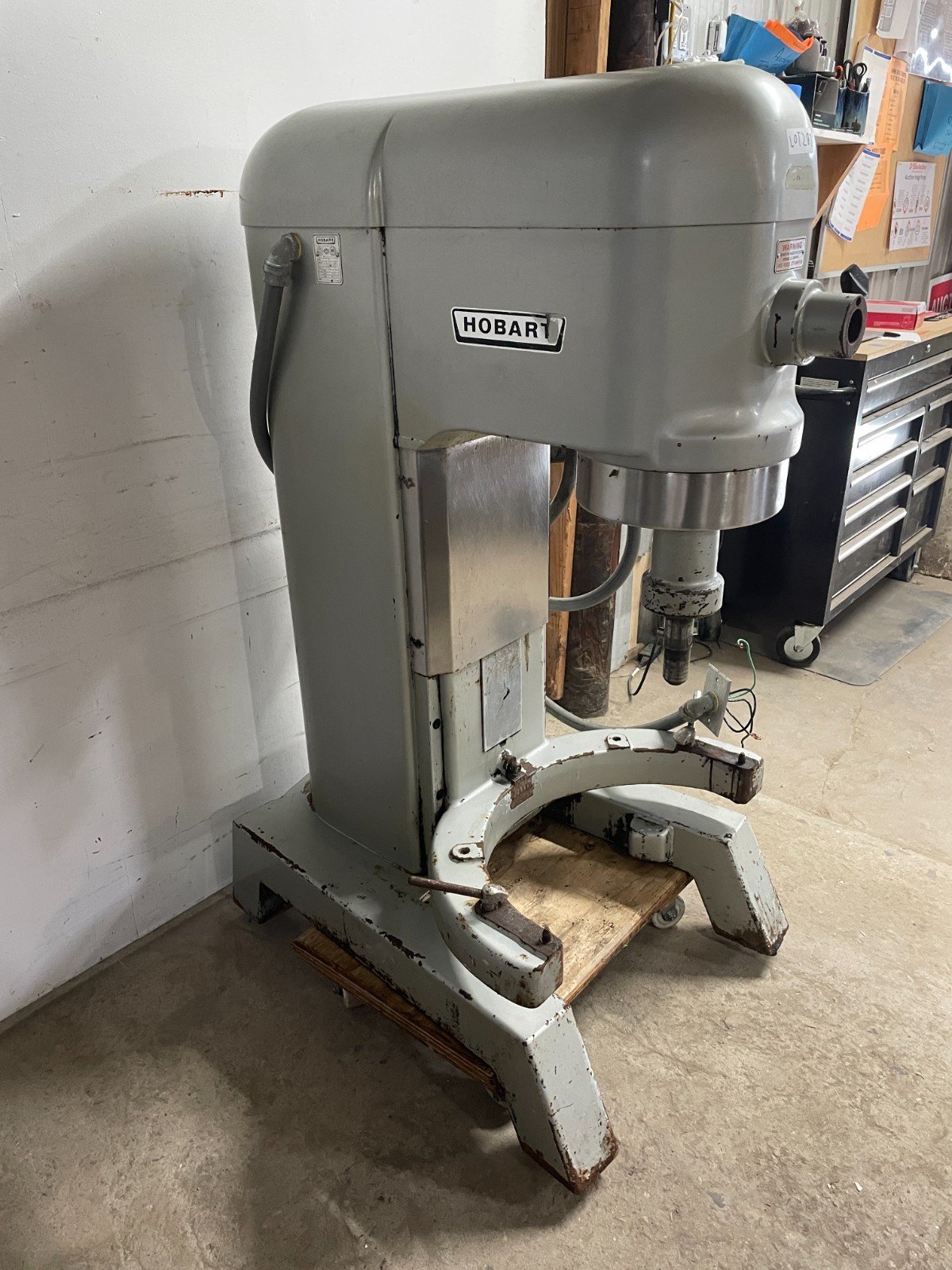 Hobart L800 80 Quart Mixer with Bowl and Attachments - Image 5