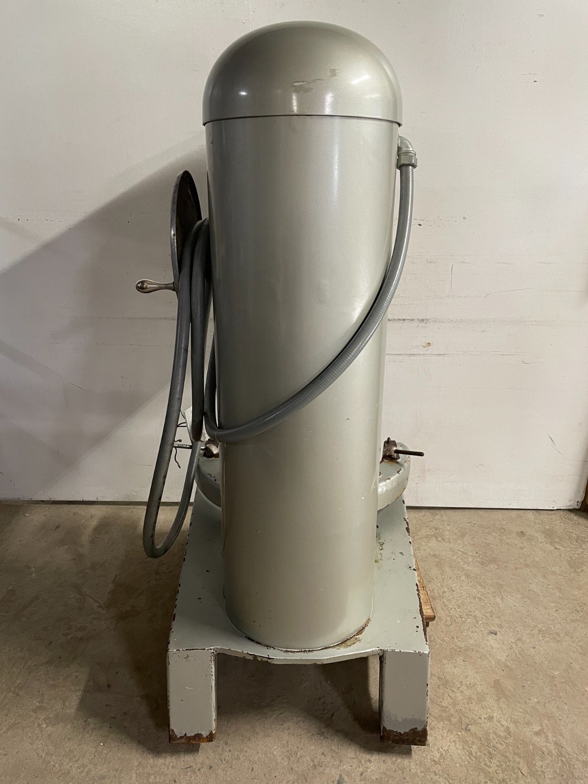 Hobart L800 80 Quart Mixer with Bowl and Attachments - Image 9