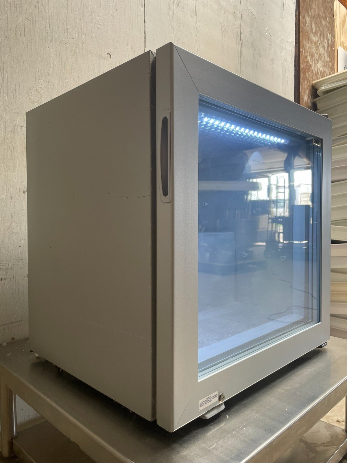 Summit SCFU386 Countertop Glass Door Display Freezer - Image 5