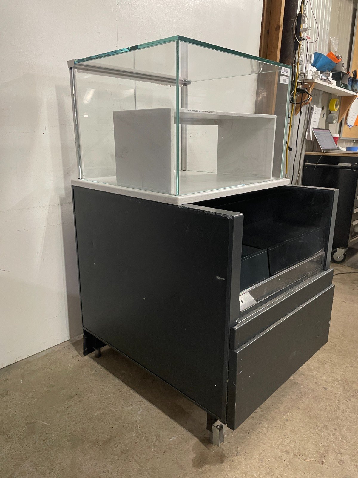28" Structural Concepts SBZ2852DR Refrigerated Glass Display Case - Image 4