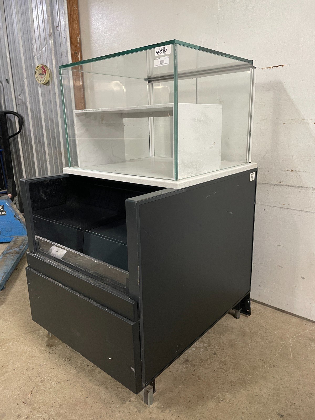 28" Structural Concepts SBZ2852DR Refrigerated Glass Display Case - Image 5