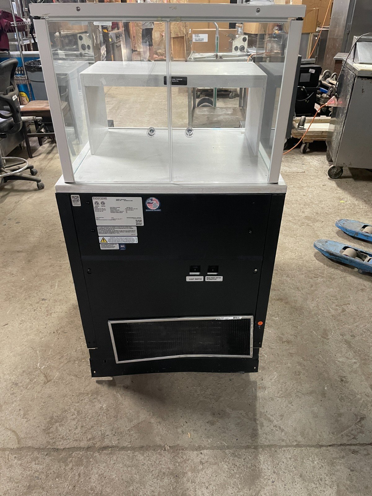 28" Structural Concepts SBZ2852DR Refrigerated Glass Display Case - Image 8