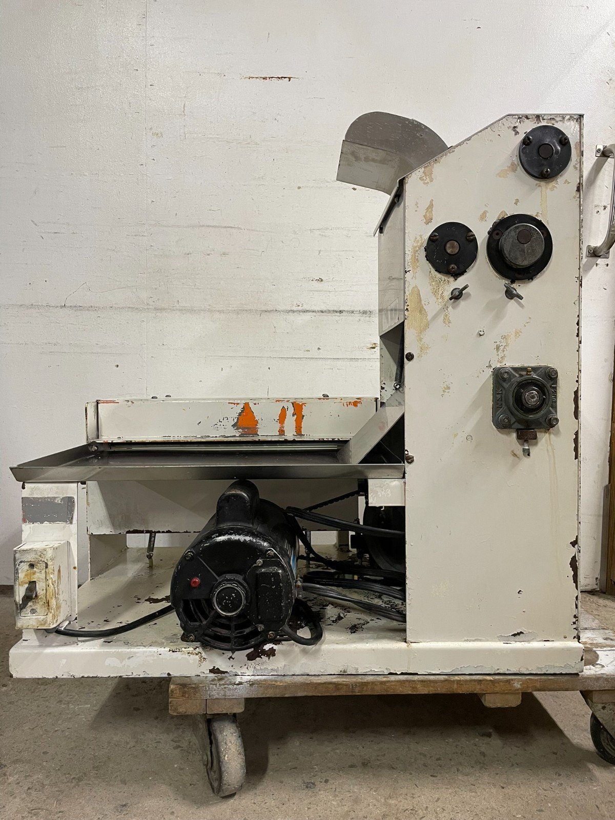 Acme Countertop Double Pass Dough Roller Sheeter - Image 9