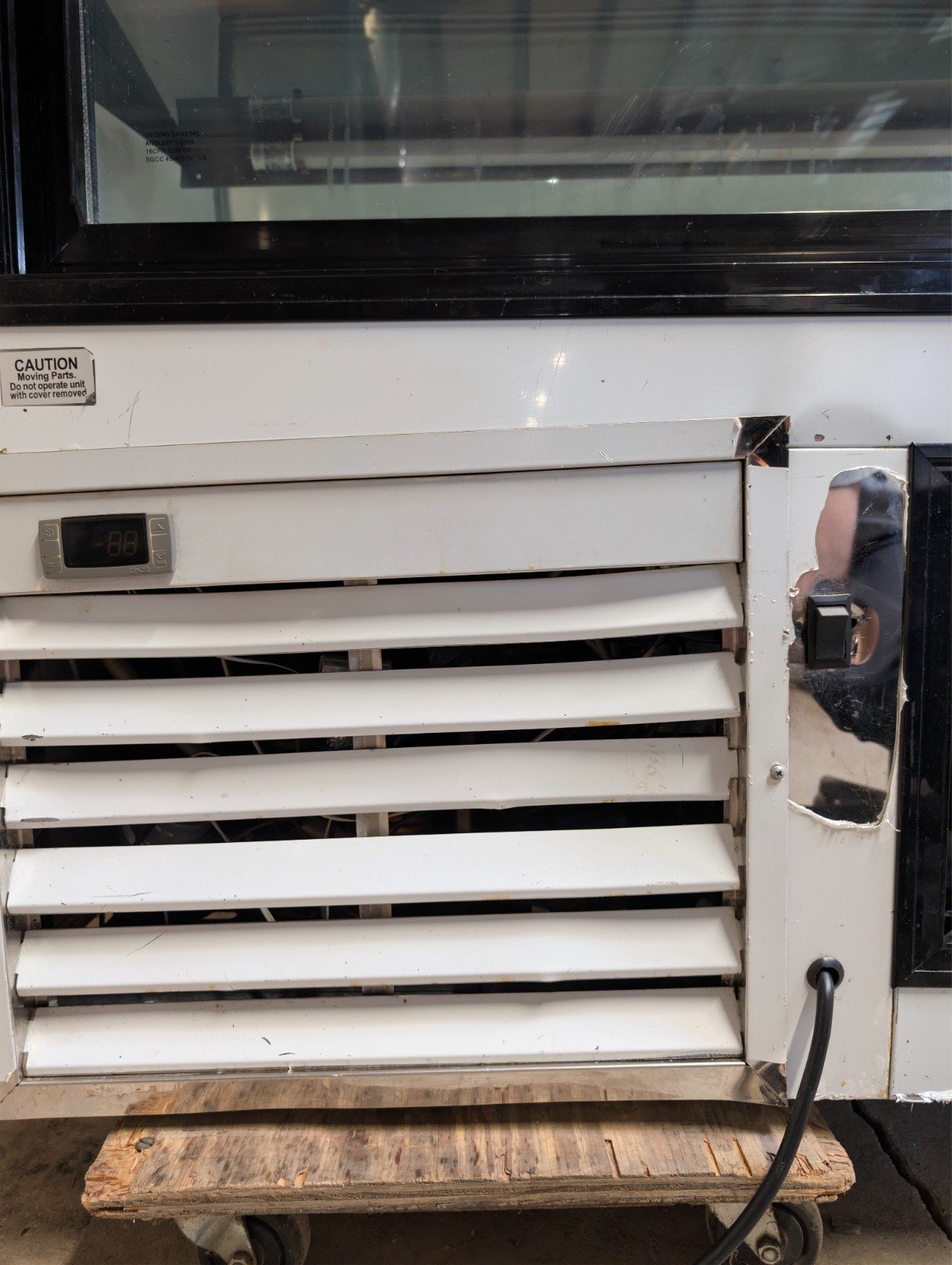 2019 Leader ERCD48 118" Commercial Refrigerator Display Case - Image 15