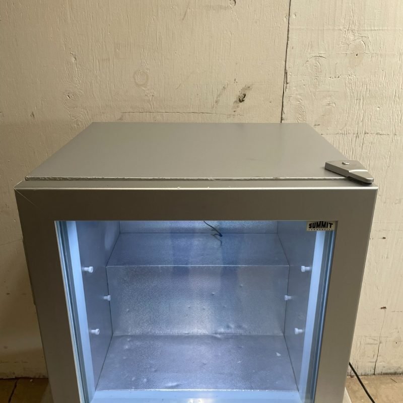 Summit SCFU386 Countertop Glass Door Display Freezer - Image 5