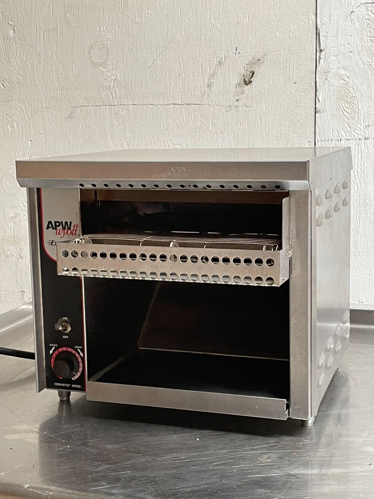 APW Wyott AT-EXPRESS Electric Conveyor Toasters - Image 4