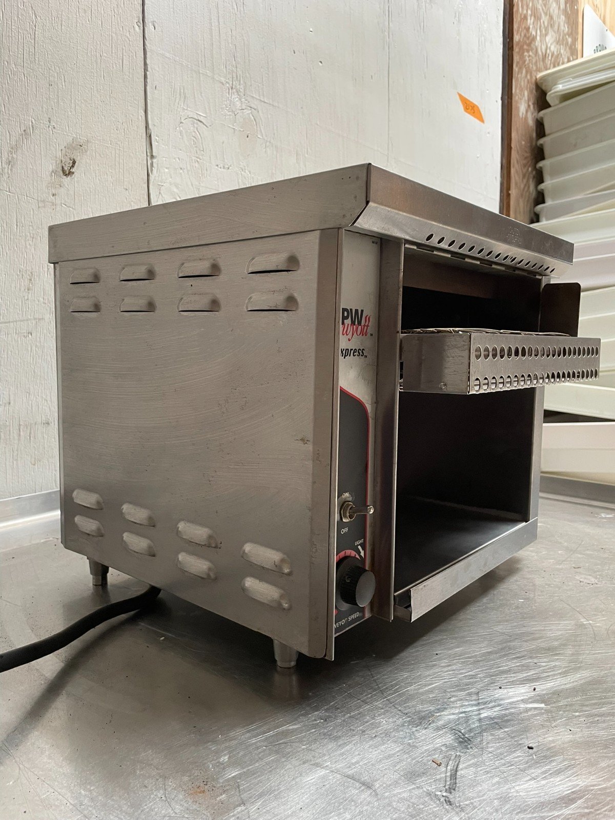 APW Wyott AT-EXPRESS Electric Conveyor Toasters - Image 6