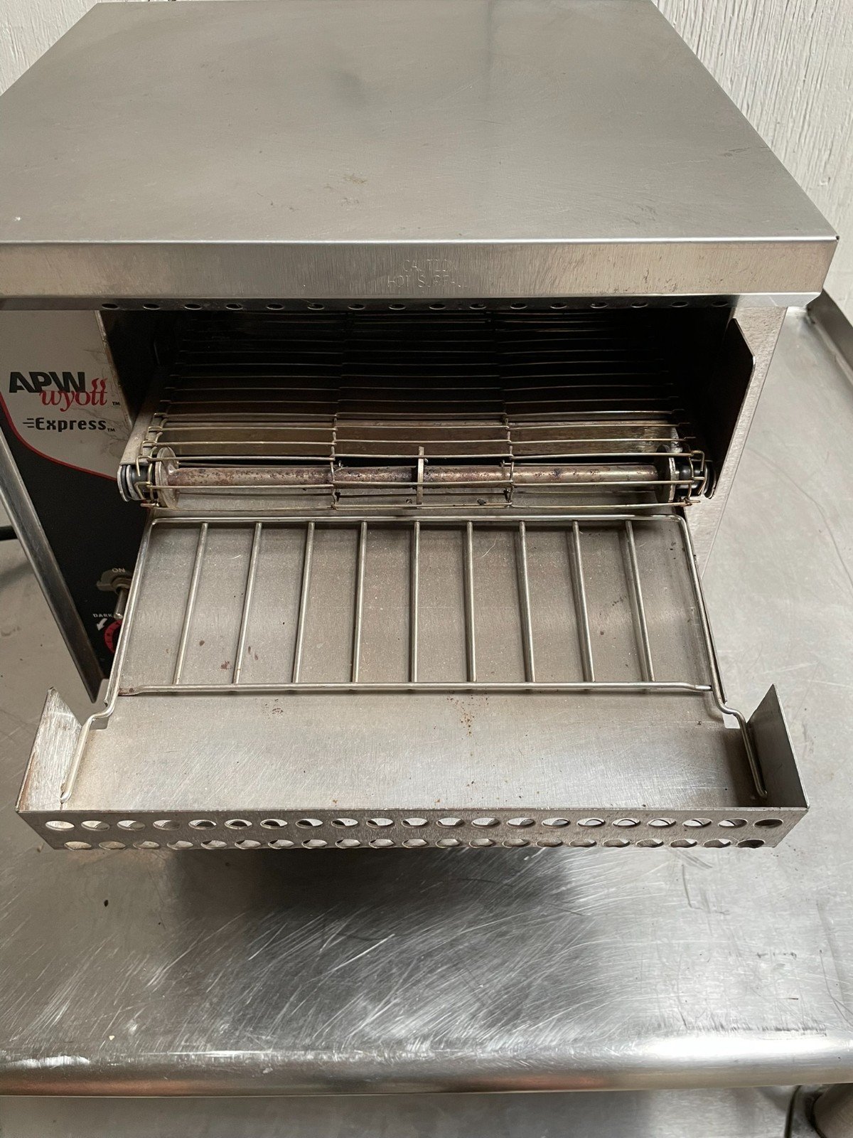 APW Wyott AT-EXPRESS Electric Conveyor Toasters - Image 8
